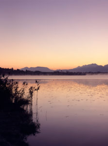Tagesanbruch am Hopfensee, Allgäu, Bayern, Deutschland Tagesanbruch am Hopfensee, Allgäu, Bayern, Deutschland